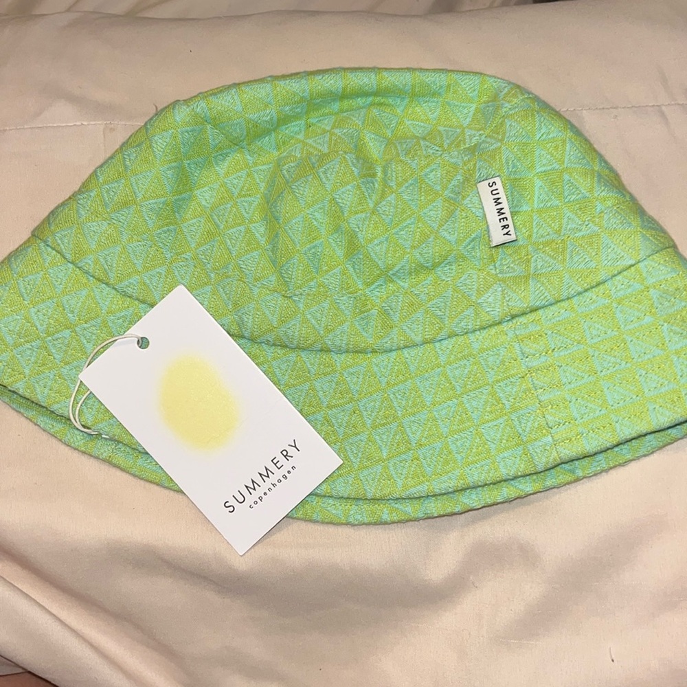 SUMMERY MIO BUCKET HAT